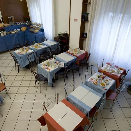 Catalani E Madrid فندق ميلان