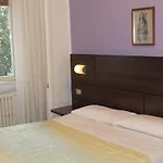 Ξενοδοχείο Catalani E Madrid 2*